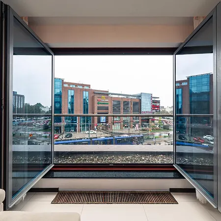 Center - Parking, Balcony, Workspace, Ac - By Rentujemy Lejlighed